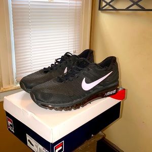 -BRAND NEW NIKE AIRMAX!!